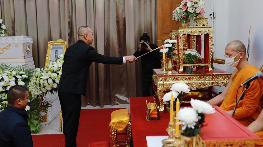 'เฉลิมชัย'เป็นประธานรดน้ำศพ-สวดพระอภิธรรม 'นายธนกร'พ่อ'มงคลกิตติ์'