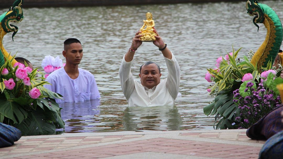 พ่อเมืองร้อยเอ็ดดำน้ำอัญเชิญ'พระอุปคุต' งานประเพณีบุญผะเหวดปี68 อย่างยิ่งใหญ่