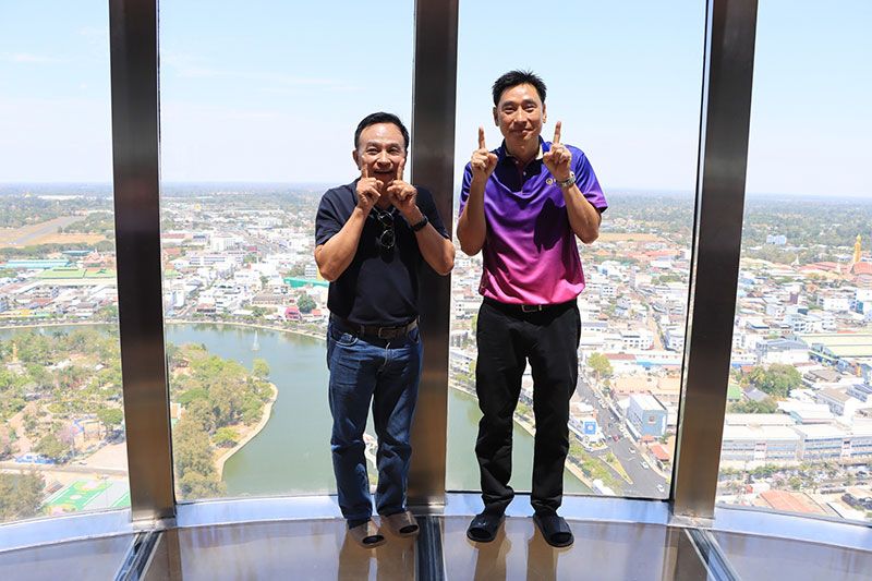 เยี่ยมชมพื้นที่หอโหวดร้อยเอ็ดและชมนิทรรศการแสดงผลงานทางศิลปะของนักศึกษา