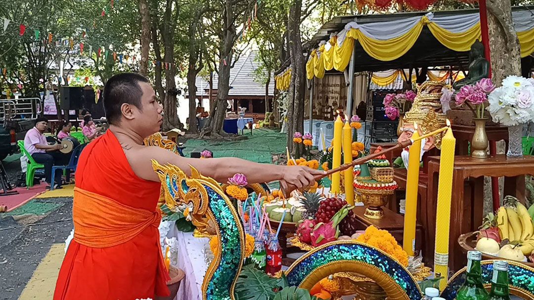 สายมูฮือส่องเลขหางประทัด-ไหปิงปองในพิธีสมโภชน์กุฏิหลังใหม่วัดม่อนใหญ่ อำเภอลับแล