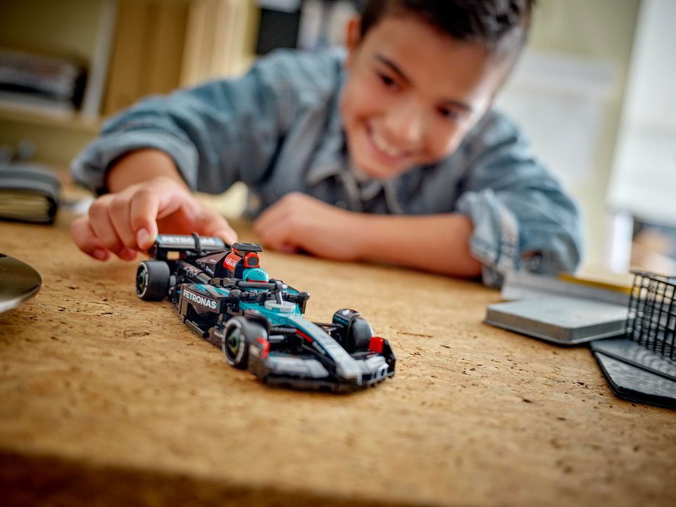 ปรากฏการณ์ใหม่ จากสนามแข่ง Formula 1 สู่ 'ชุดตัวต่อ' LEGO