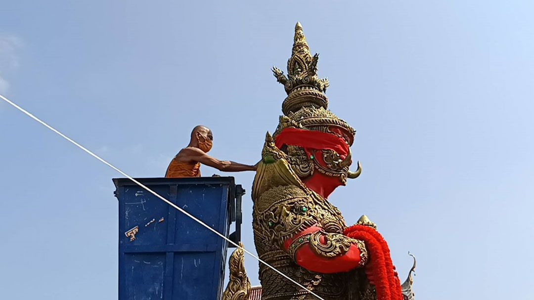 อือฮา! พิธีบวงสรวงเบิกเนตรท้าวเวสสุวรรณ ผู้ร่วมพิธีเกิดอาการเจ้าเข้าคล้ายท้าวเวสฯ