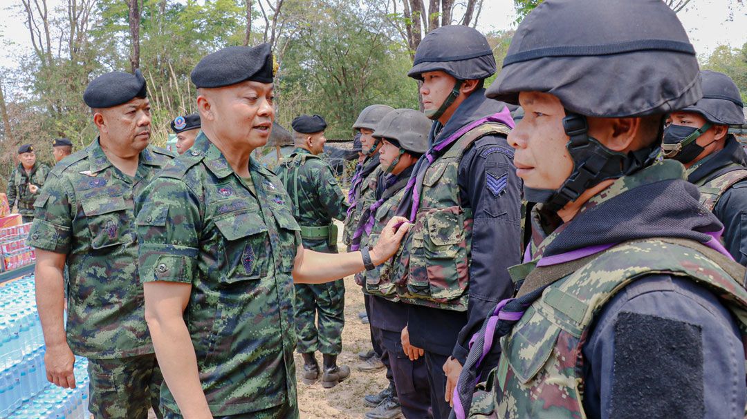 มทภ.2 เยี่ยมบำรงขวัญ ทหารช่องบก-เนิน 500 จ.อุบลราชธานี