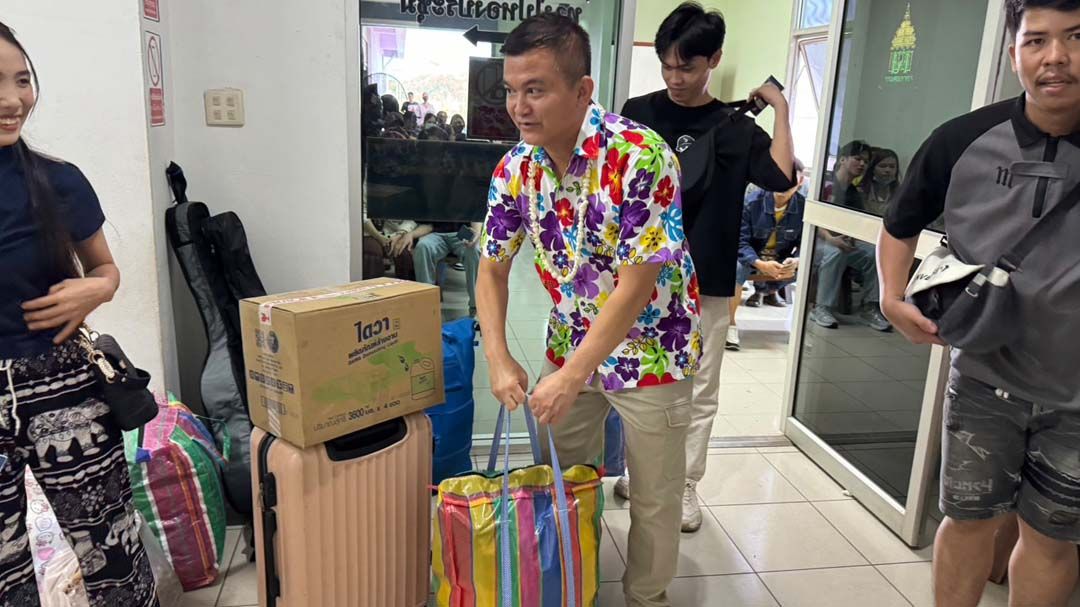 ‘แรงงานชาวลาว’ประทับใจ‘จุดตรวจช่องเม็ก ตม.อุบลฯ’บริการกลับบ้านสงกรานต์ชื่นมื่น
