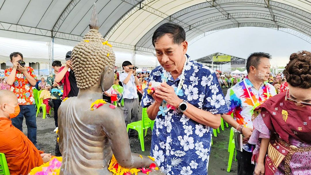 'นายกแจ๊ส' ร่วมสืบสานประเพณีสงกรานต์ ทต.ลำลูกกา