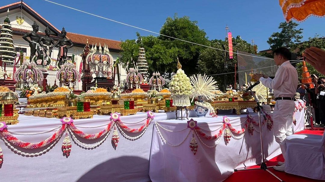 มูลนิธิอาจารย์วารินทร์ฯนำประกอบพิธีบวงสรวง