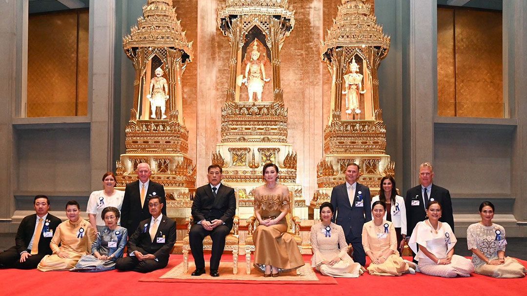 “ในหลวง-พระราชินี” ทอดพระเนตรการแสดง 'แซ่ซ้องทศมสยามินทร์ นาฏศิลป์ไทย - ตะวันตก'
