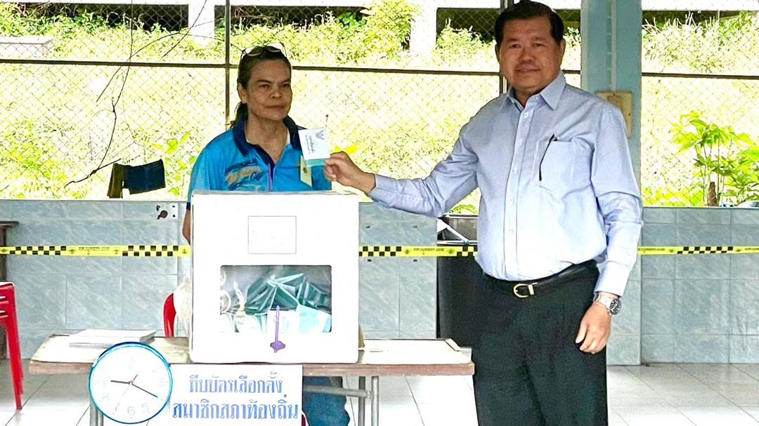 ‘นิพนธ์’ใช้สิทธิเลือกตั้งสมาชิกสภาเทศบาล ชี้บทบาทท้องถิ่นคือรากฐานพัฒนาประเทศ