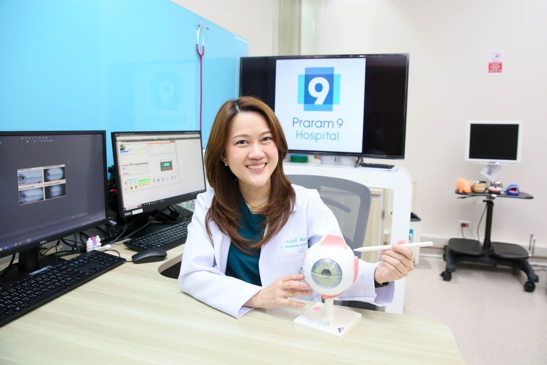 เห็นจุดดำลอยวูบวาบ!! ระวัง ‘โรควุ้นตาเสื่อม’ ภัยเงียบของคนวัย 50+ เสี่ยงจอตาฉีกขาดหลุดลอก
