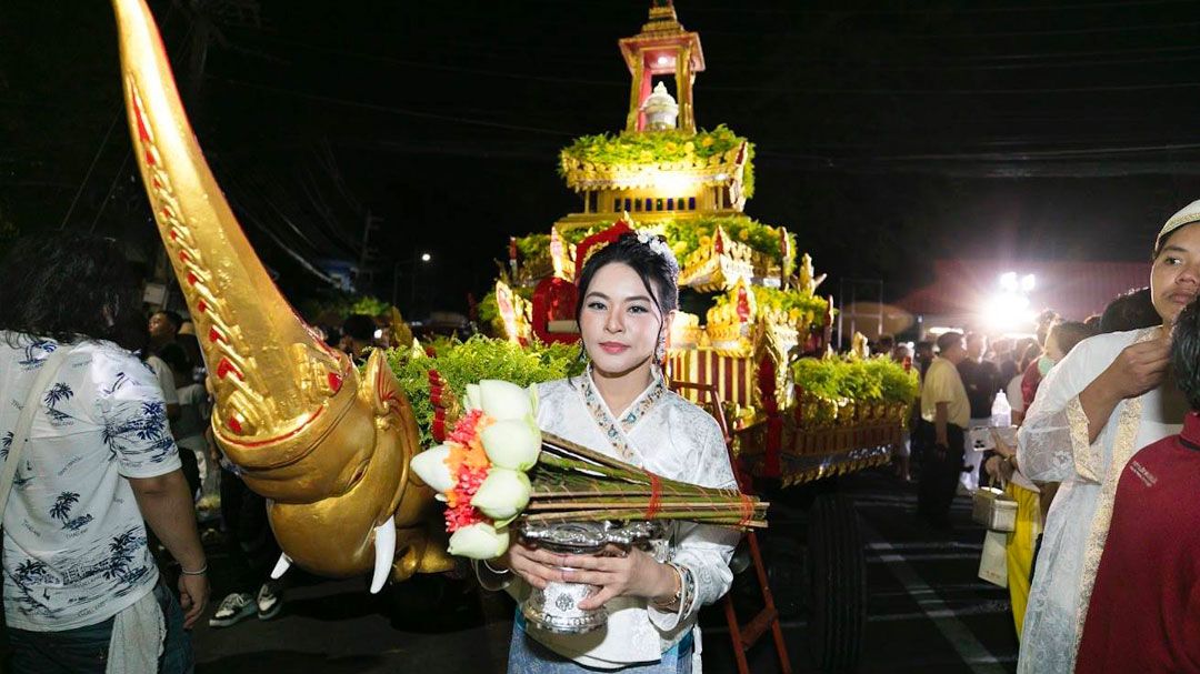 'มาดามหยก'ปลื้มปชช.นับหมื่นคน พร้อมใจเดินขึ้นดอยสุเทพฯ ร่วมถวายเครื่องสักการะ และสรงน้ำพระบรมธาตุฯ