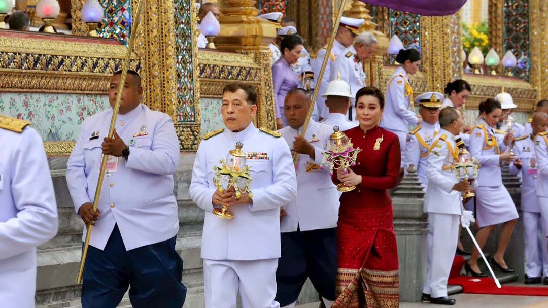‘ในหลวง-พระราชินี’เสด็จฯทรงบำเพ็ญพระราชกุศล วันวิสาขบูชา 2568