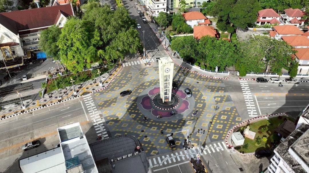 'กรมโยธาฯ'แจง'จัตุรัสเมืองตรัง' กำลังเร่งติดตั้งระบบสัญญาณไฟจราจร พร้อมกลับมาใช้งานสี่แยกอย่างปลอดภัย