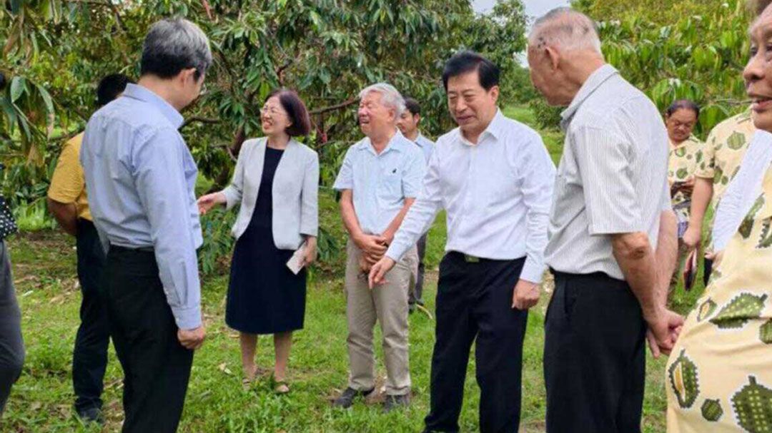 เอกอัครราชทูตหาน จื้อเฉียง เยี่ยมชมสำรวจสวนทุเรียนในจังหวัดระยอง