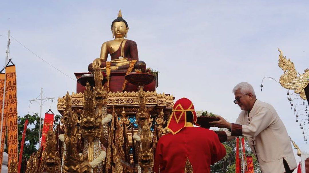 จ.เชียงใหม่ จัดริ้วขบวนอัญเชิญพระเจ้าฝนแสนห่าประดิษฐานวัดเจดีย์หลวง
