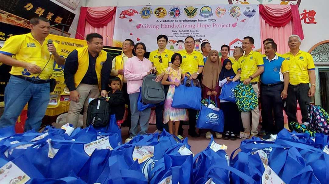 ‘สโมสรไลออนส์ มาเลเซีย-ไทย’ มอบอุปกรณ์การเรียน-ให้เด็กเรียนดีแต่ยากจน