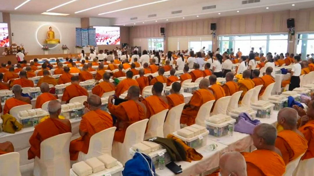 วัดพระธรรมกายจัดถวายสังฆทานหนุนใจชายแดนใต้