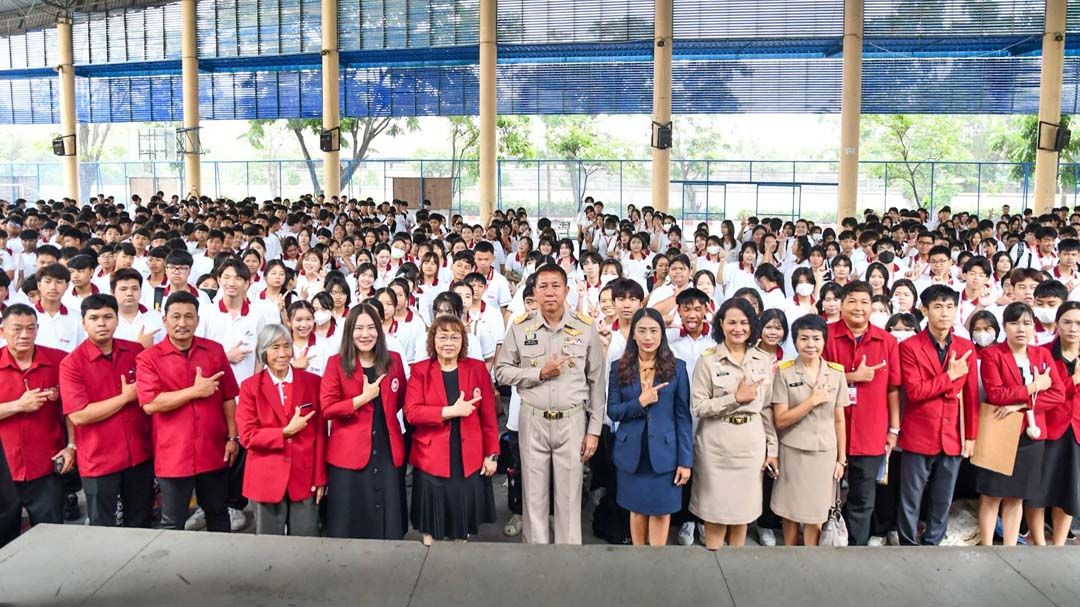 ‘พ่อเมืองชลบุรี’ร่วมกิจกรรม‘ผู้ว่าฯมาหาน้อง’ มุ่งพบปะ-มอบนโยบายนักเรียน-บุคลากรในสถานศึกษา