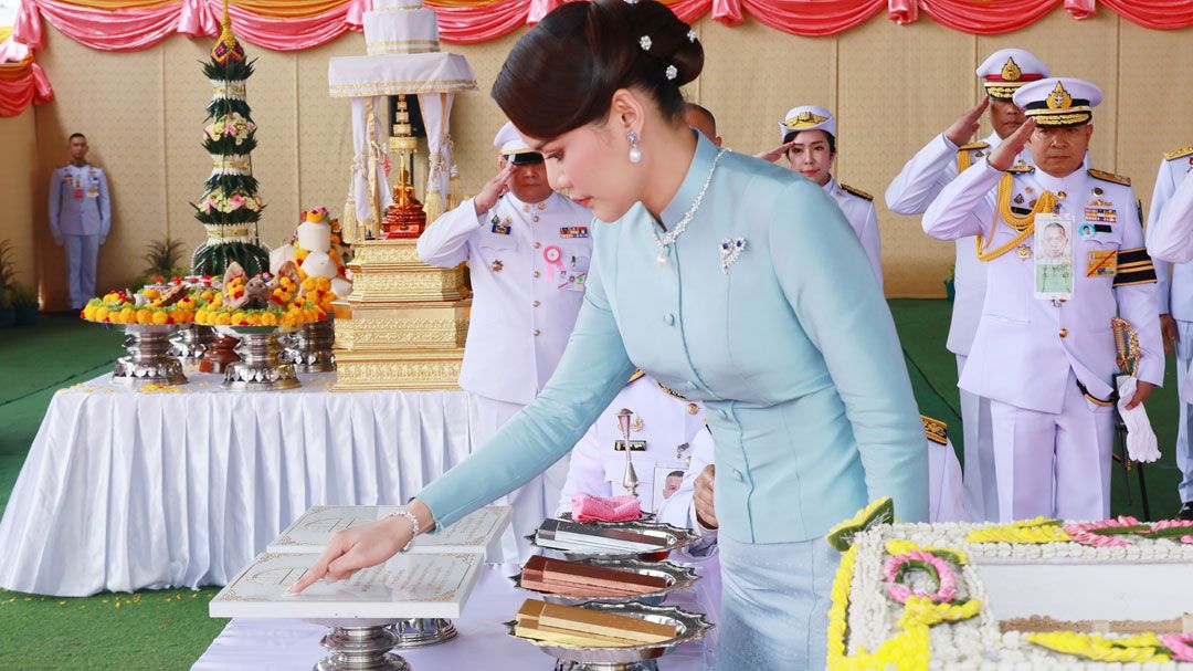 โปรดเกล้าฯ ท่านผู้หญิงอรอนงค์ ผู้แทนพระองค์ ไปในพิธีวางศิลาฤกษ์หอประชุมคณะสงฆ์ชัยนาท
