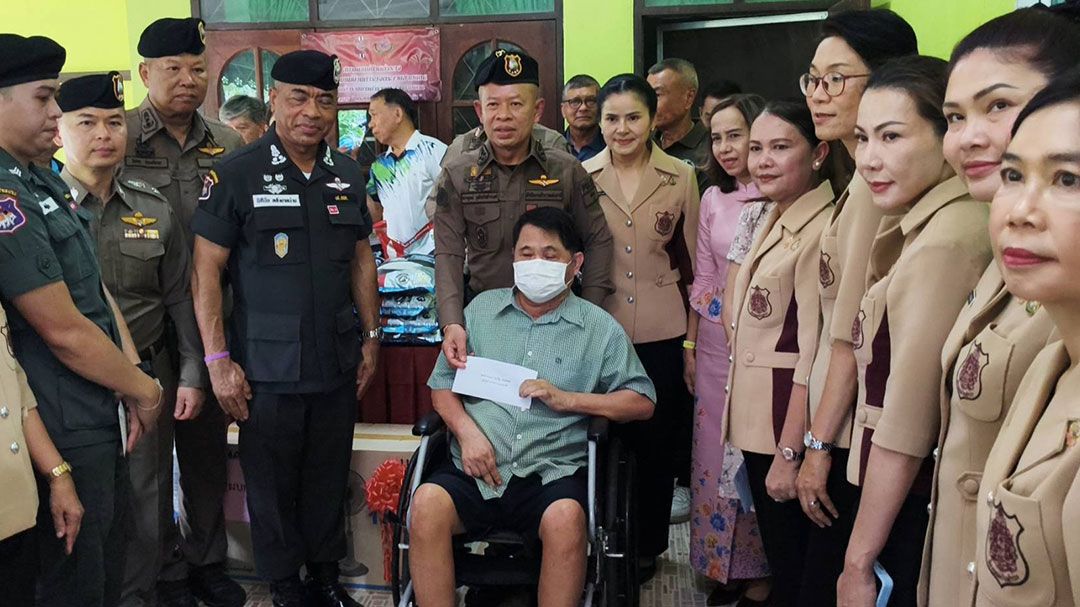 รายงานพิเศษ : ‘ตำรวจไม่ทิ้งกัน’ ที่ปรึกษาพิเศษ ตร.นำคณะเยี่ยม  ผู้เสียสละจากเหตุปะทะในยะลา ปี 2550