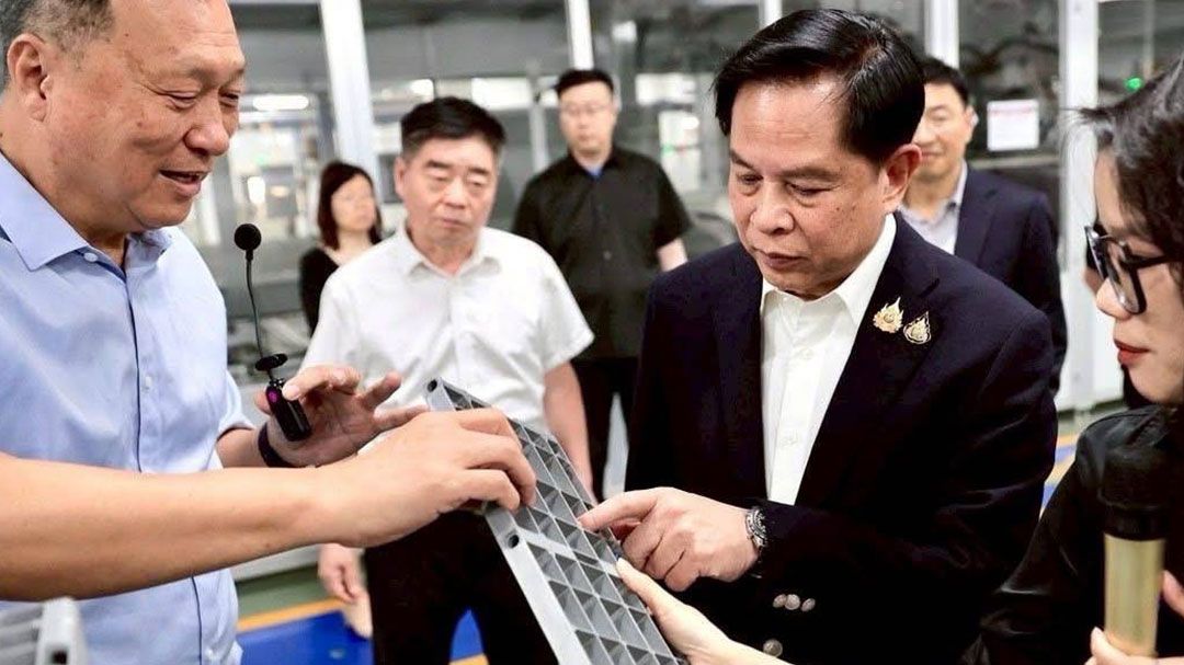‘พีระพันธุ์’เยือนจีน ลุยขยายความร่วมมือบริษัทพลังงานแสงอาทิตย์ระดับโลก
