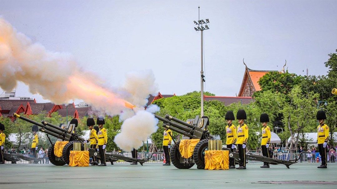 ‘3 เหล่าทัพ’ ยิงสลุตหลวง 21 นัดเฉลิมพระเกียรติ‘สมเด็จพระนางเจ้าฯ พระบรมราชินี’