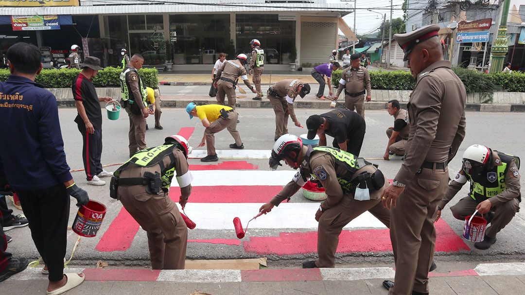 ผกก.สภ.กาญจน์นำคณะทำความดีถวายพระราชกุศล