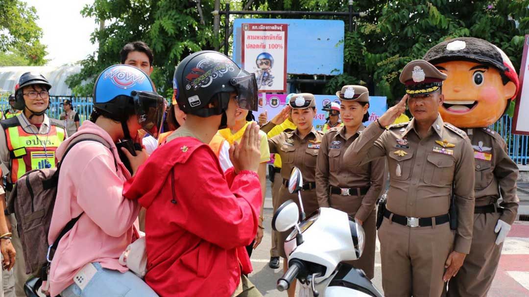 ตร.เมืองกาฬสินธุ์-รณรงค์ ‘ถนนปลอดภัย’ บังคับใช้กฎหมายจราจรเข้มข้น