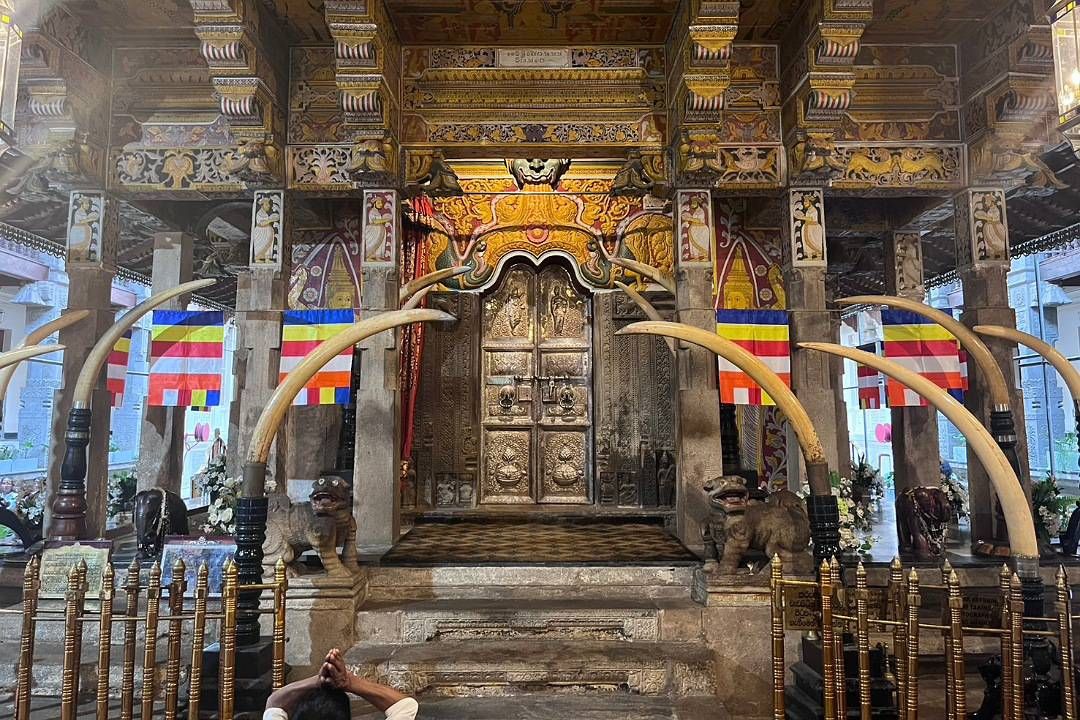 ตะลอนเที่ยว : พระเขี้ยวแก้ว เมืองแคนดี ศรีลังกา