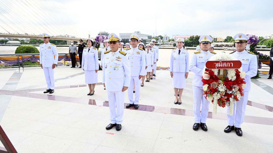 ‘วุฒิสภา’วางพวงมาลาถวายราชสักการะพระบรมราชานุสาวรีย์ รัชกาลที่ 8