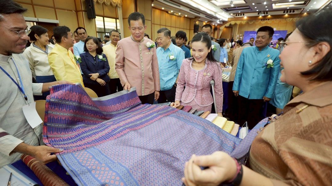 'นฤมล'เปิดงานประกวดเส้นไหม ปี 68 สานงานต่อตามพระราชปณิธาน'พระพันปีหลวง'