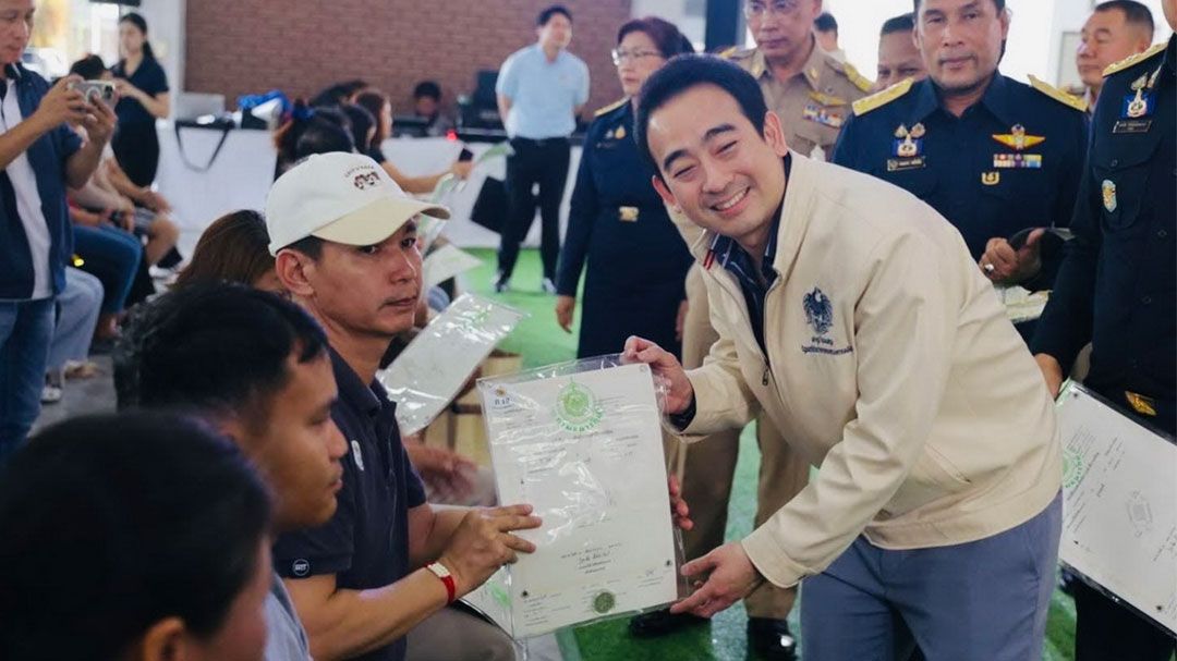 ‘รมช.คลัง’มอบสัญญาเช่า-โครงการ‘ธนารักษ์เอื้อราษฎร์’เพื่อประชาชนแม่สาย