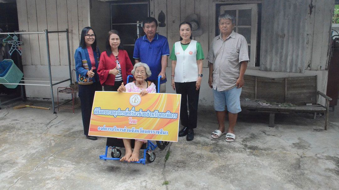'นายกยลดา'อบจ.โคราช มอบวิลแชร์ถึงบ้านคุณยาย 92 ปีย้ำดูแลทุกข์สุขผู้สูงอายุและผู้ขาดโอกาส
