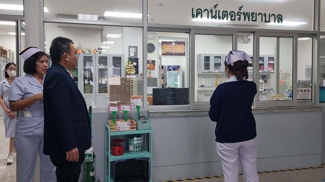 ‘พยาบาล’รพ.พระนั่งเกล้า เล่านาทีโดนผู้ป่วยหนุ่มคลั่งพุ่งทำร้าย