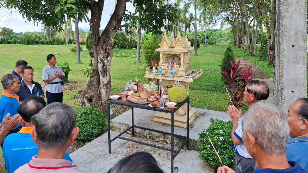 เกษตรกรริมแม่น้ำกกจัดพิธีเลี้ยงผีฝาย ขอให้ช่วยทำให้น้ำกลับมาสดใส-ไร้สารพิษ