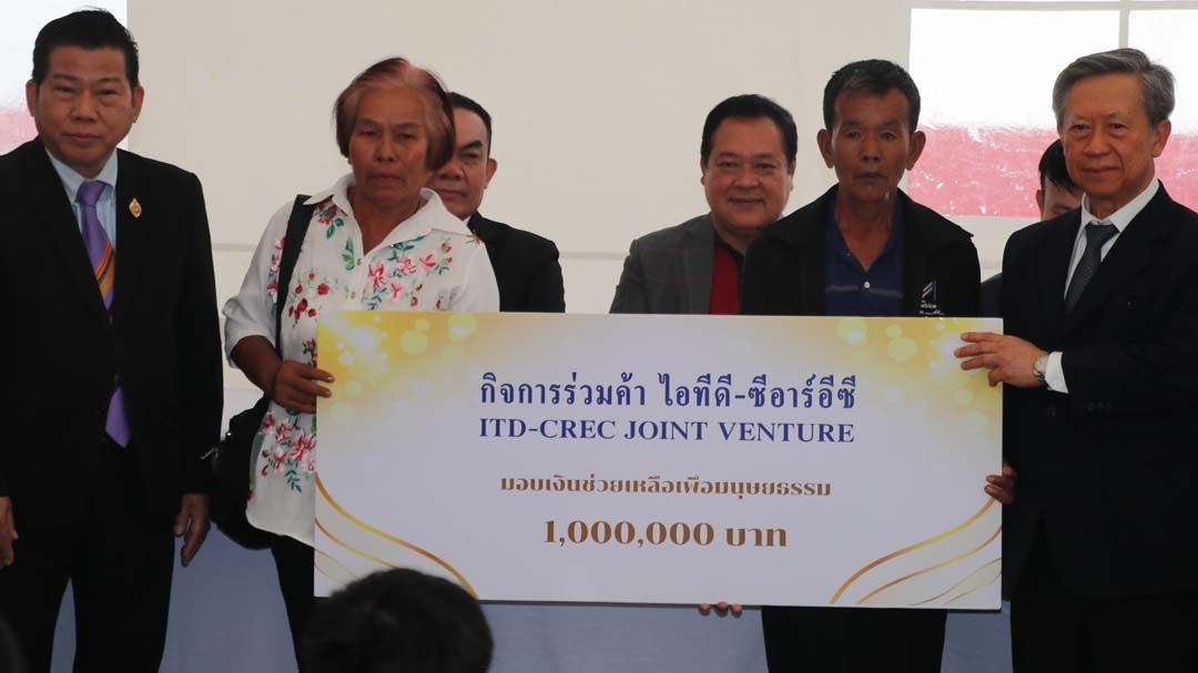 ‘ทวี-นายกทนายความ’มอบเช็คทายาทผู้เสียชีวิตเหตุ‘ตึก สตง.’ถล่ม 40 ราย เหลืออีก 48 ราย