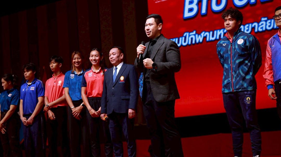'ฉลามจัส-น้องหญิง'พร้อมแชมป์กีฬามหาลัย 6 สมัย ร่วมปฐมนิเทศน์ ต้อนรับนักศึกษาใหม่ มกธ.