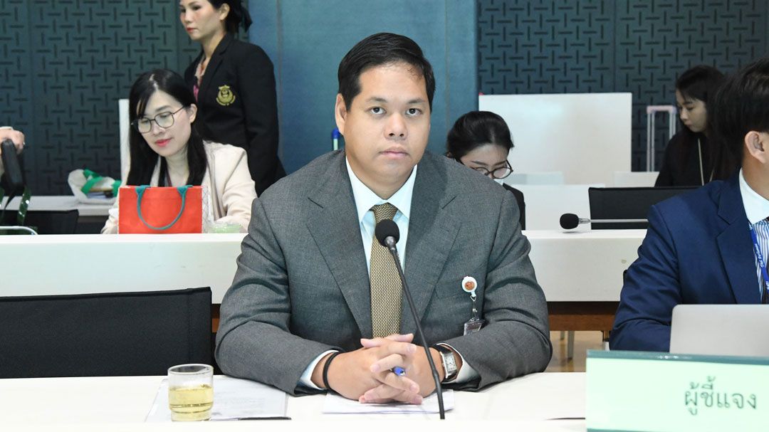 ’สรรเพชญ‘เตือน รบ. ศึกนอก-ในถาโถม หากยังติดวังวนต่อรองผลประโยชน์อาจเป็นชนวนล่มสลาย