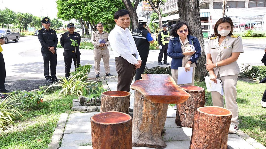 รองฯจักกพันธุ์ ตรวจเยี่ยมเขตหนองแขม ดูสวน 15 นาที จัดการฝุ่น ขยะ