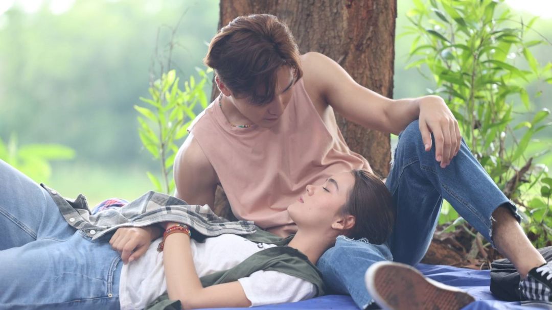 ‘สมิธ – เดนิส’ ต้องสงบศึกชั่วคราวเพราะหนีผีปอบ เตรียมเปิดโหมดรักสุดเคลิ้ม!