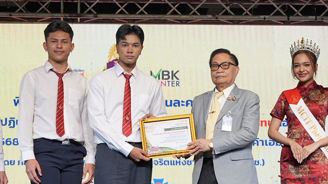 'ชูศักดิ์'หนุนคนรุ่นใหม่ทำดีเพื่อสังคม ส่ง 'ดร.นิยม' มอบโล่ละครเยาวชนต้านทุจริต