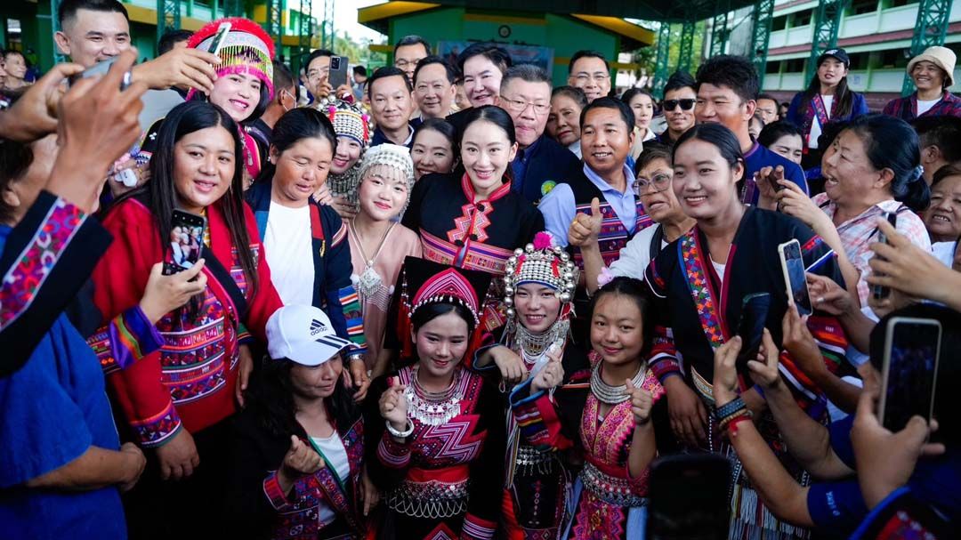 ‘อิ๊งค์’ฝ่าฝนพบ‘กลุ่มชาติพันธุ์’ ยินดี 30 มิ.ย.ฝันเป็นจริงได้บัตรปชช.มีสัญชาติไทย จบใน 5 วัน