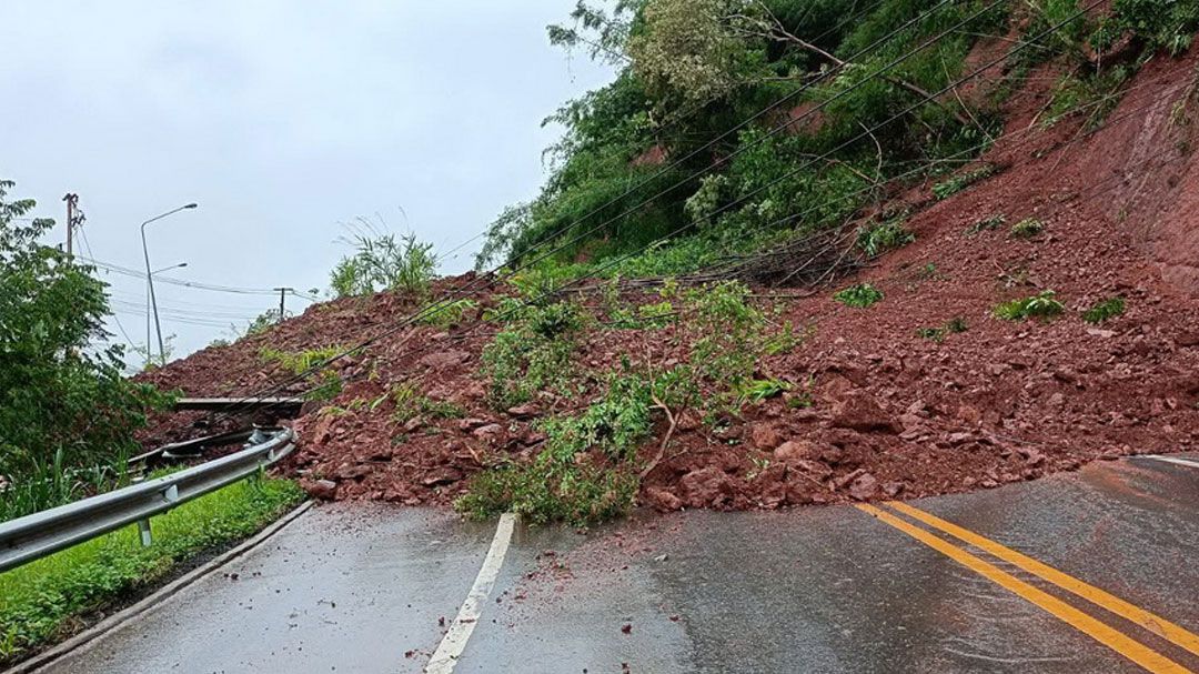 ฝนกระหนา‘น่าน’ ดินสไลด์ปิดถนน กองทัพเข้าช่วย ฟื้นฟู‘เชียงราย’