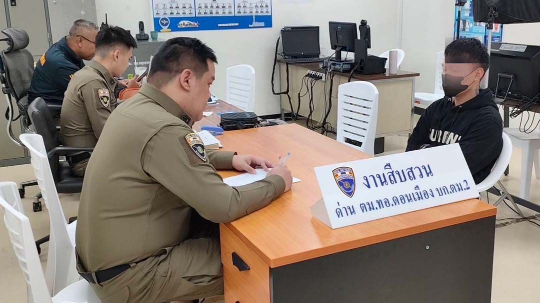 ‘ตม.ดอนเมือง’รวบคาด่านตรวจ‘เวียดนาม’ ปลอมรอยตราประทับเลี่ยงโอเวอร์สเตย์
