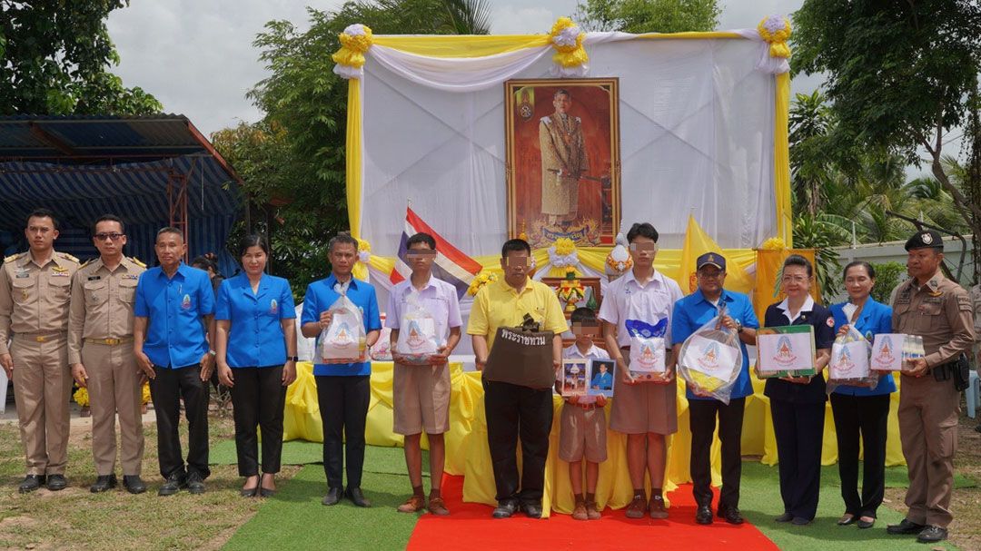 มูลนิธิราชประชานุเคราะห์ฯ‘เชิญสิ่งของพระราชทาน’มอบให้ผู้ประสบอัคคีภัยร้อยเอ็ด