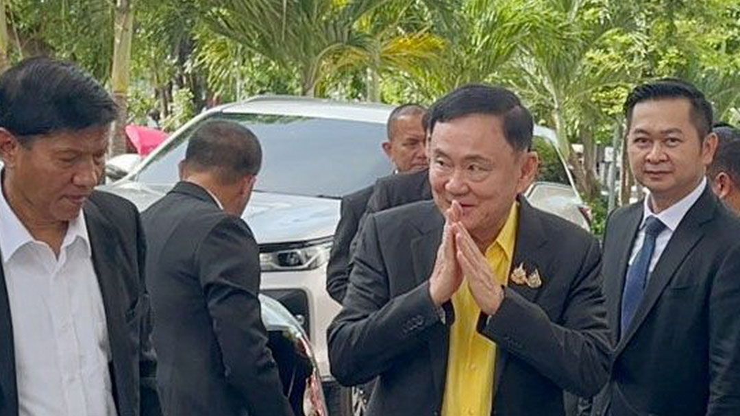‘ทักษิณ’มาศาล สืบพยานวันที่2 คดีม.112/คอมพ์ ยันมาศาลจนจบ