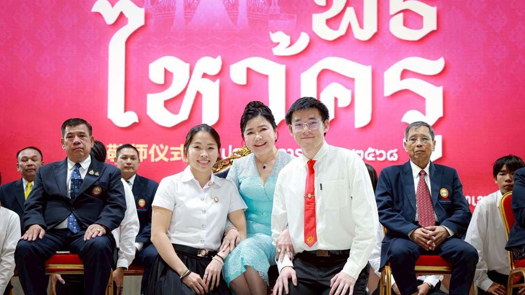 ‘ศ.ดร.บังอร’เป็นประธานพิธีไหว้ครู ‘วิว-เมย์’ร่วมสร้างแรงใจ ในกิจกรรม‘รักษ์น้อง’