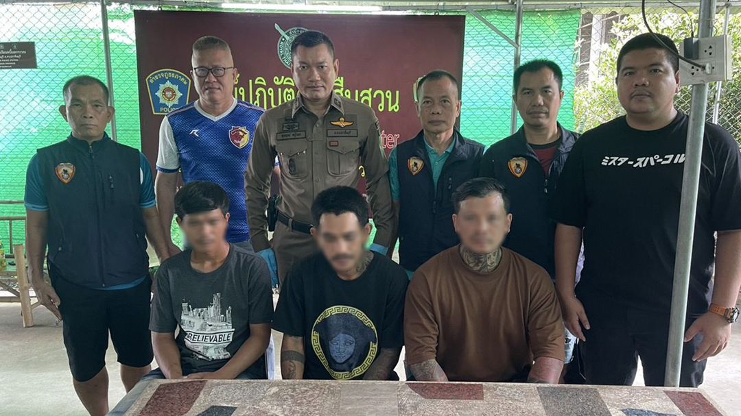 ยกแก๊งมอบตัวแล้ว คนร้ายยิงถล่มใส่รถยนต์ที่ปราจีนบุรี