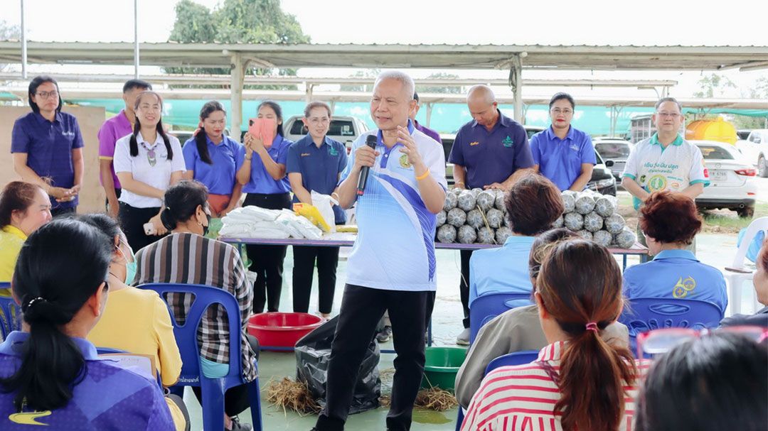 'ทม.ลำปลายมาศ'สอนคนพิการ-ผู้ด้อยโอกาส'เพาะเห็ดฟางในตะกร้า'ไว้กิน-ขาย