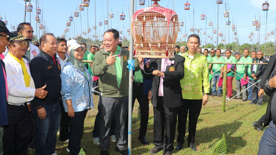 'ทวี สอดส่อง'เปิดงานเกษตรแฟร์ แม่ลาน หนุนประกวดนกเขาชวาเสียงโลก