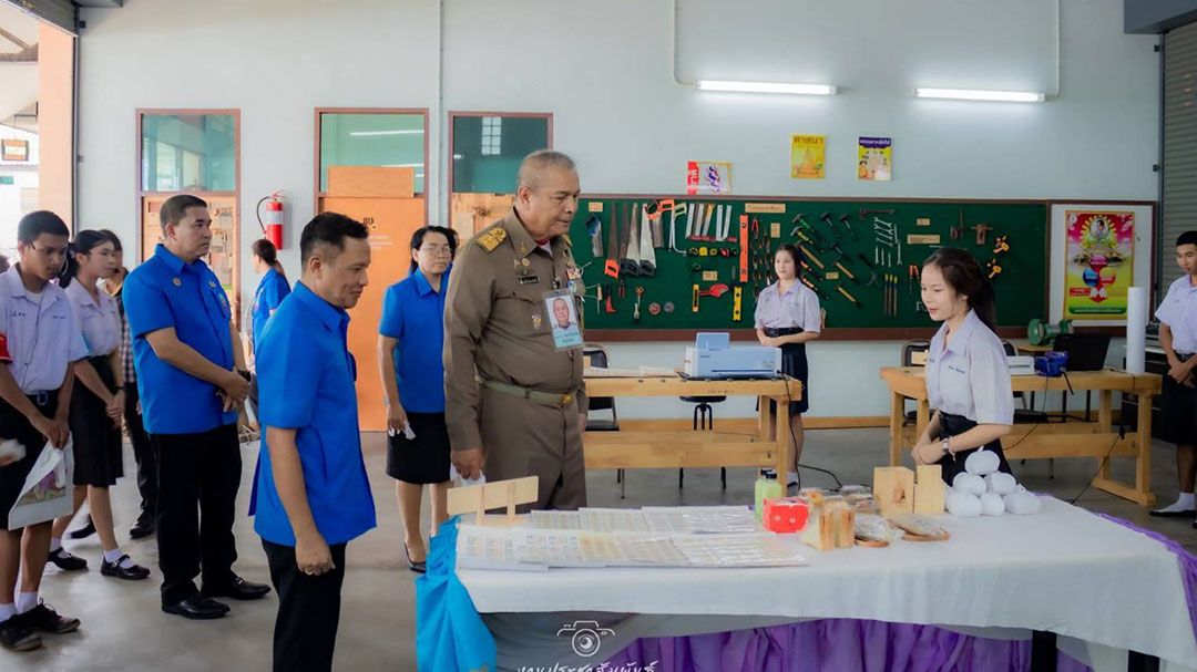 องคมนตรีลงพื้นที่ตรวจเยี่ยม-โรงเรียนราชประชานุเคราะห์